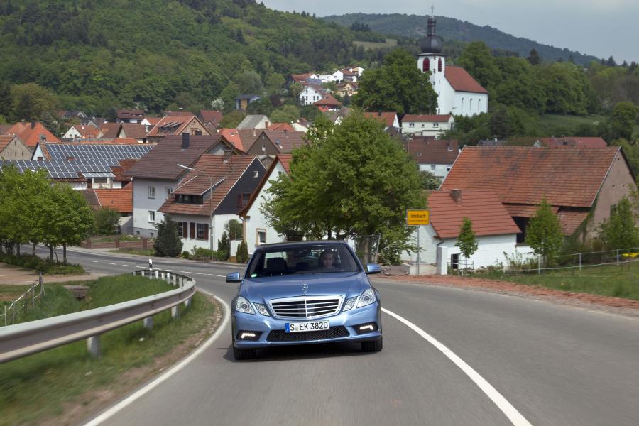  Mercedes-Benz E500 BlueEFFICIENCY 2011 года  (фото 13 из 17)